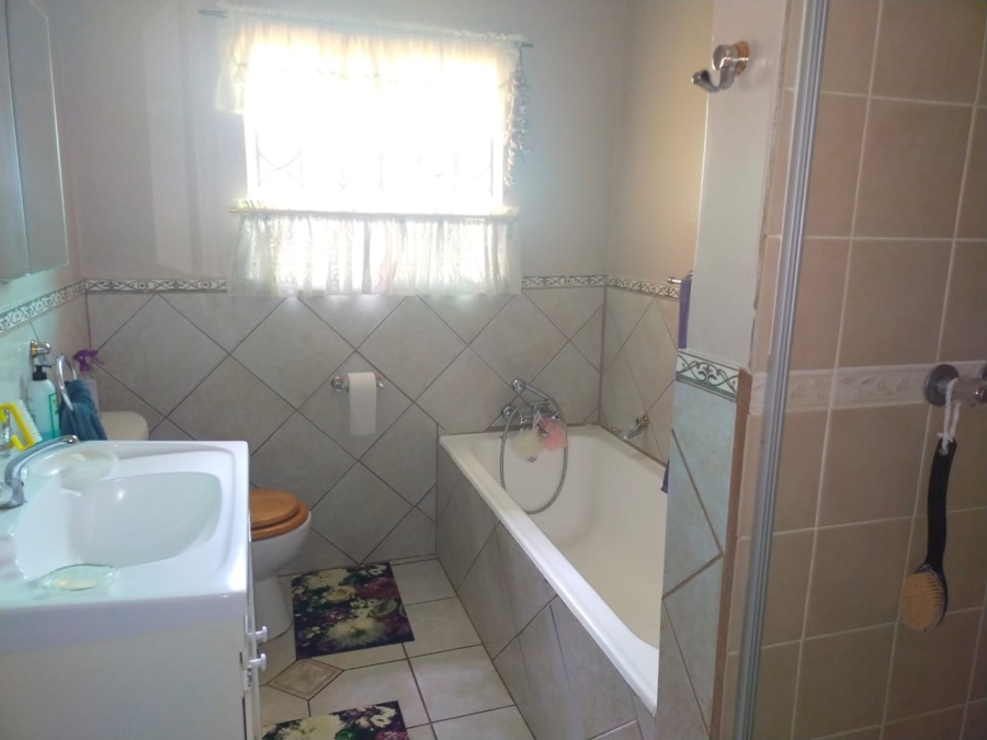 4 Bedroom Property for Sale in Kroondal North West